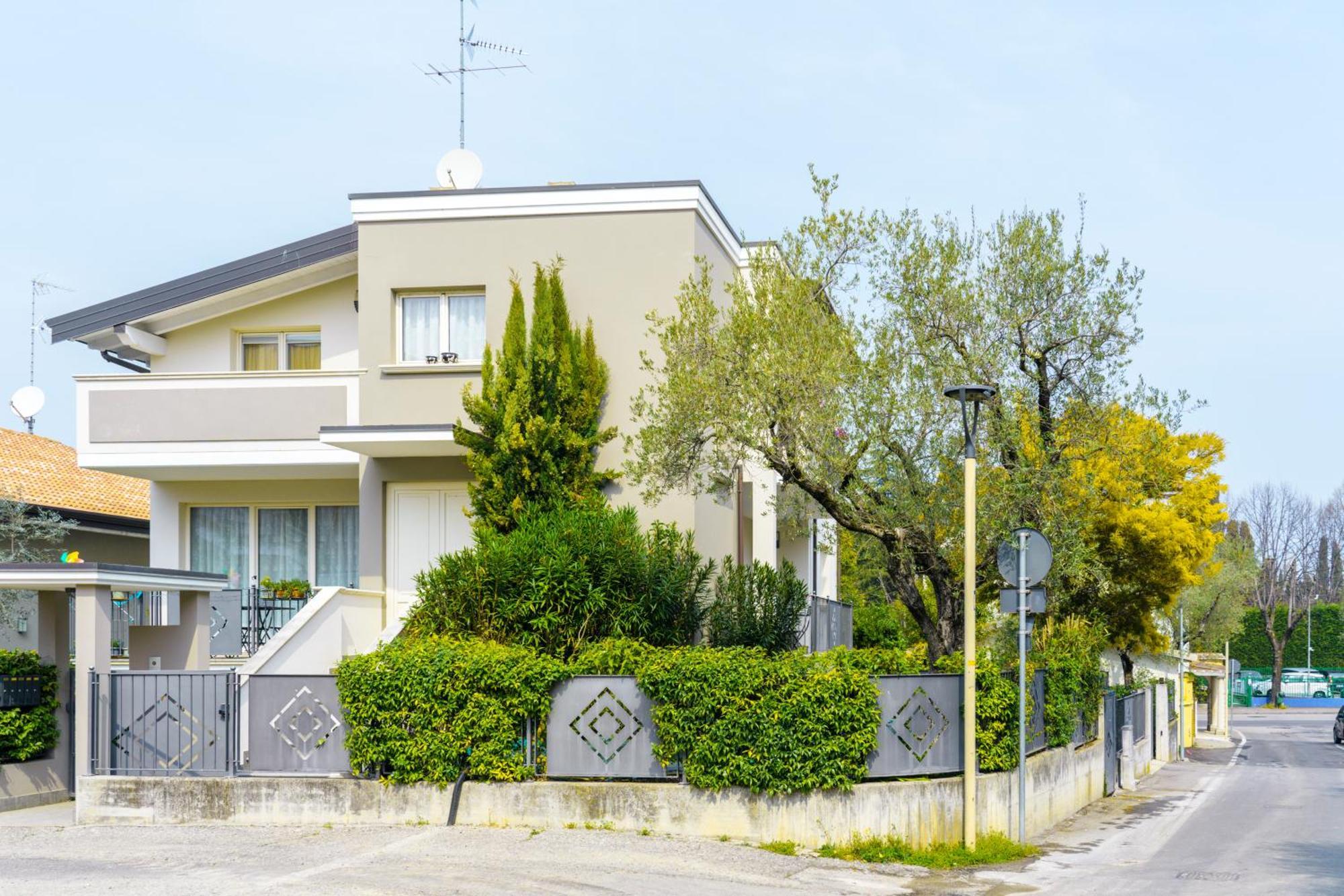 Matteotti Apartments Дезенцано-дель-Гарда Экстерьер фото