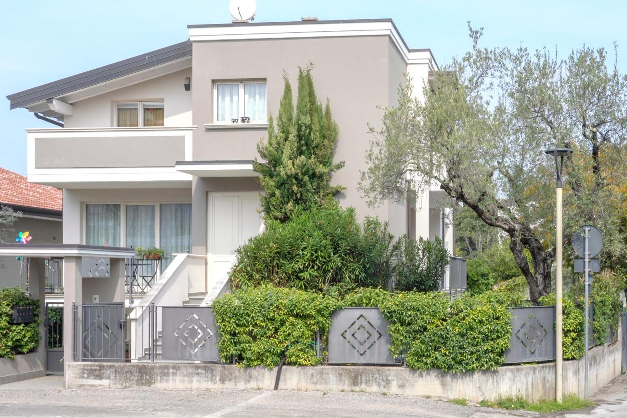 Matteotti Apartments Дезенцано-дель-Гарда Экстерьер фото