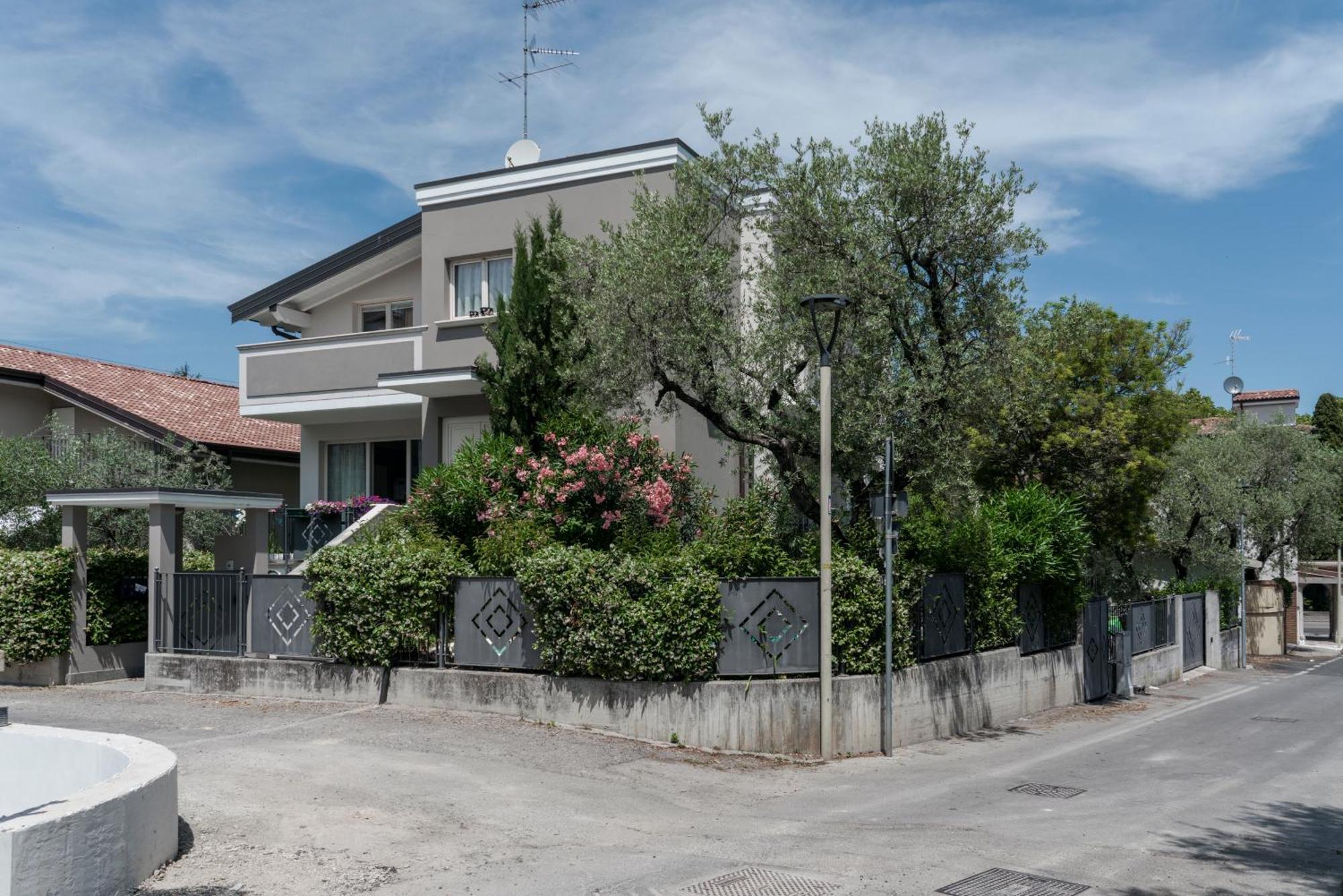 Matteotti Apartments Дезенцано-дель-Гарда Экстерьер фото