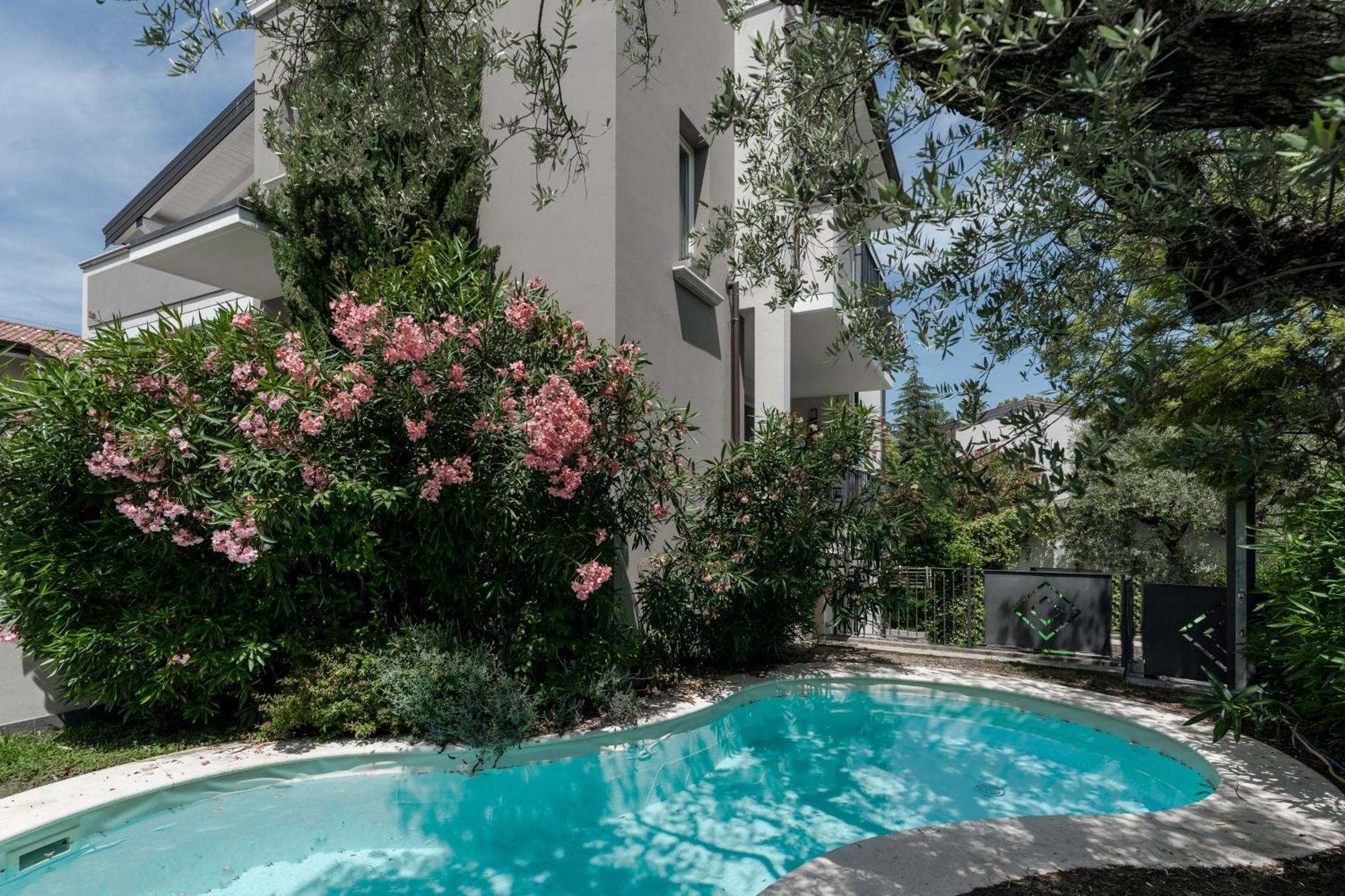 Matteotti Apartments Дезенцано-дель-Гарда Экстерьер фото